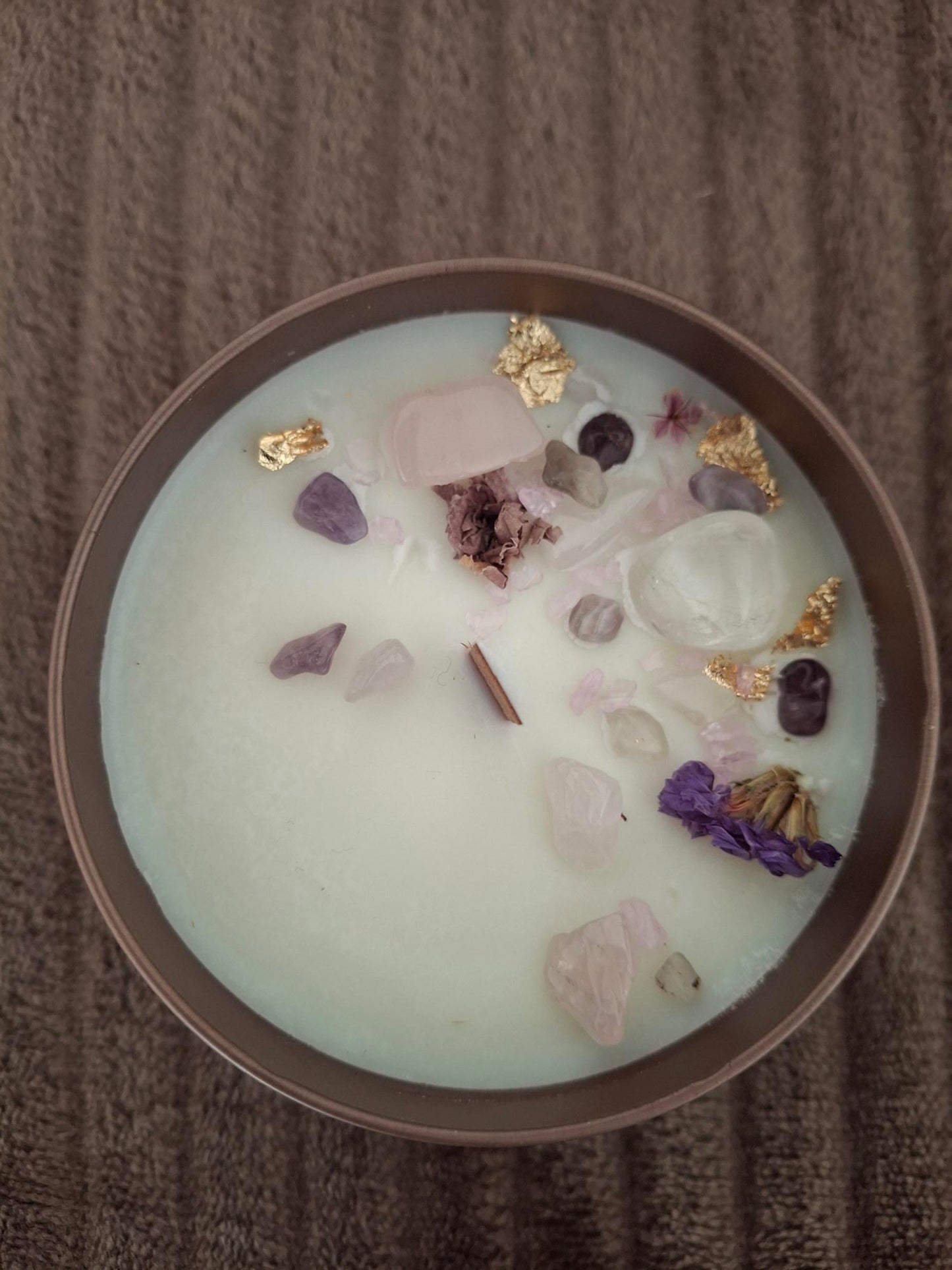 Kaars met edelstenen: Amethyst, Bergkristal, Rozenkwarts