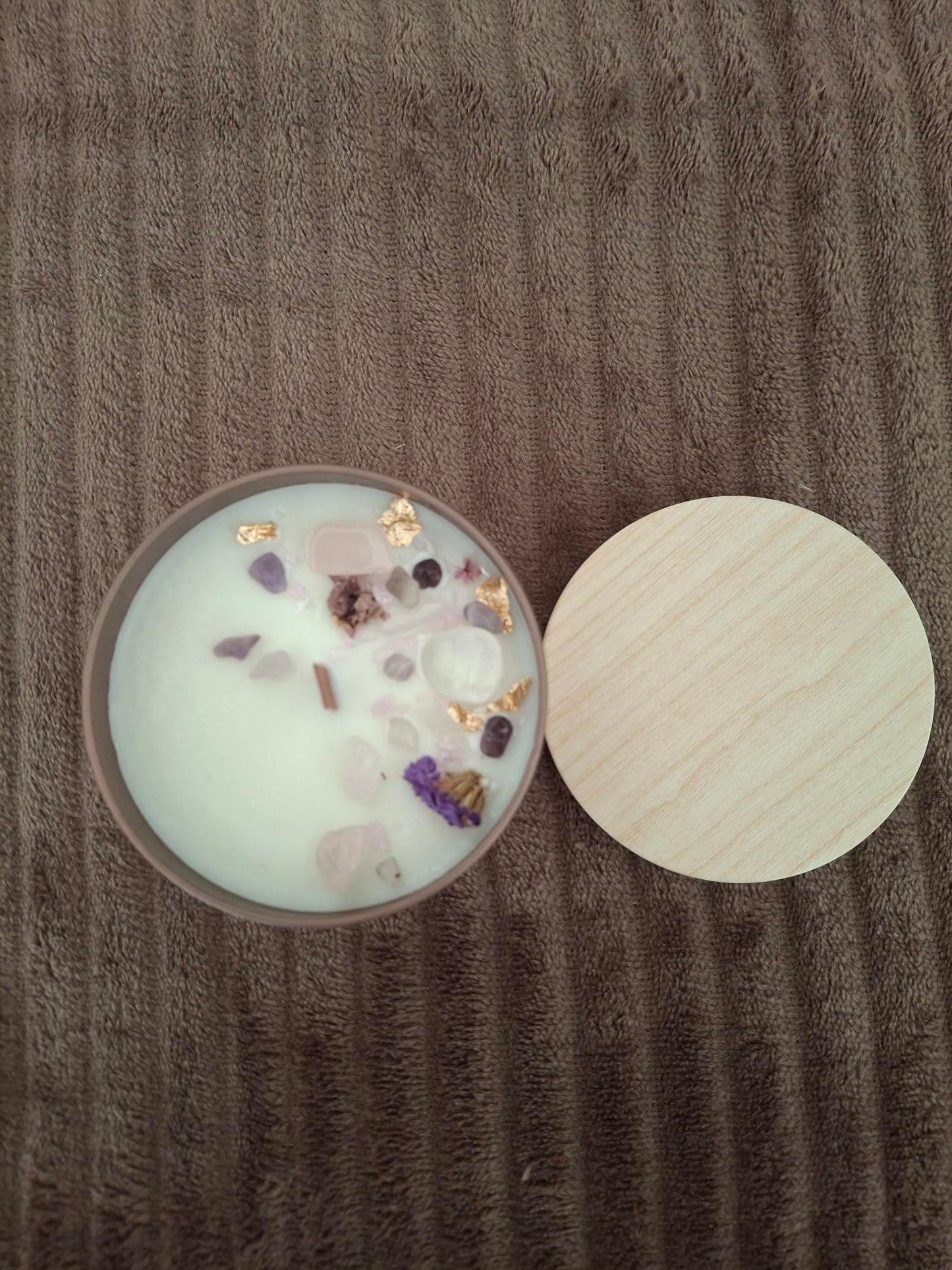 Kaars met edelstenen: Amethyst, Bergkristal, Rozenkwarts