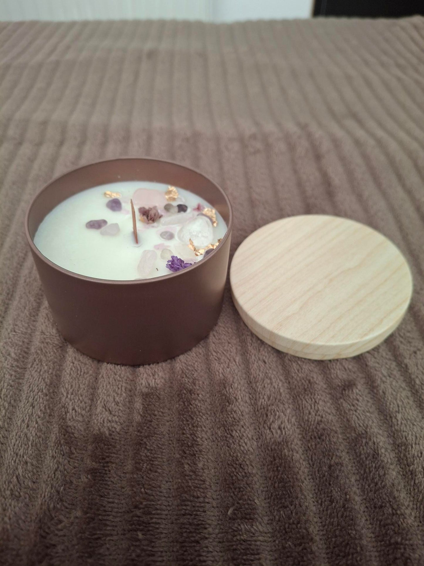 Kaars met edelstenen: Amethyst, Bergkristal, Rozenkwarts