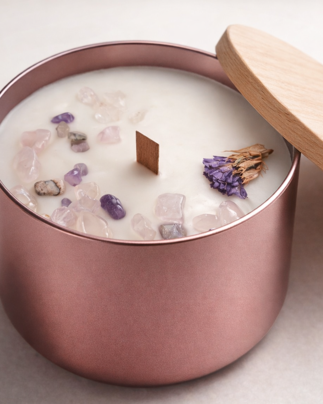 Kaars met edelstenen: Amethyst, Bergkristal, Rozenkwarts